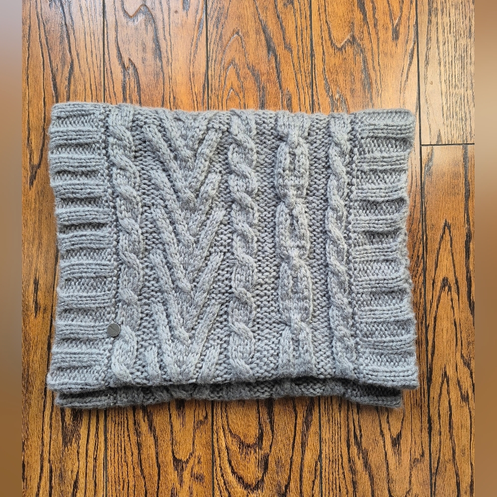 Barts Knit Scarf (Simons) - Gray Cable Knit - New Conditon